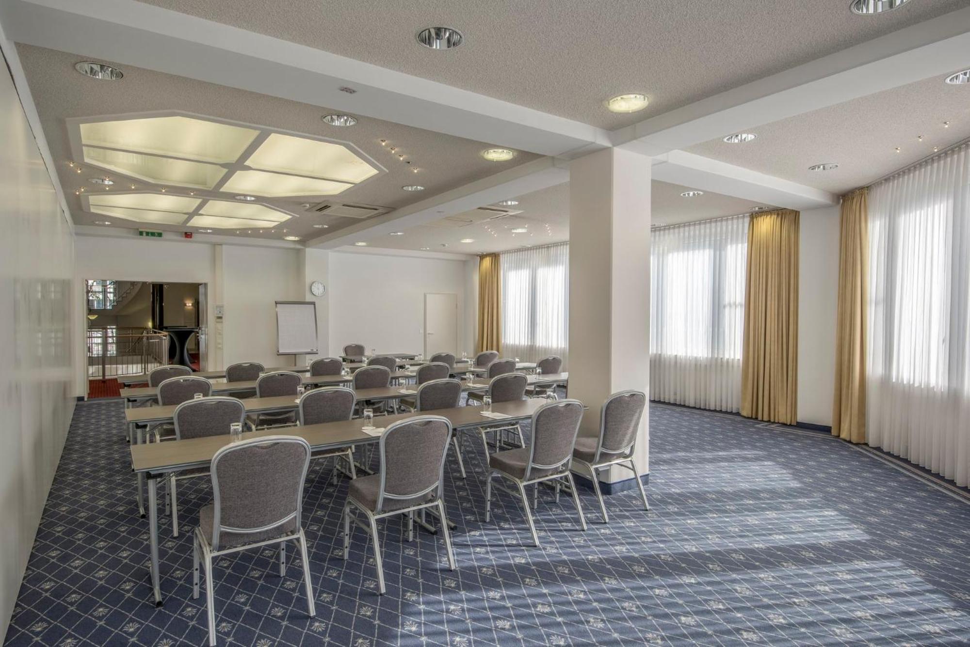 Holiday Inn Munich Unterhaching By Ihg Exterior foto